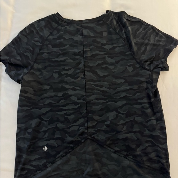 Lululemon Womens Rise and Run Short Sleeve T-Shirt - Picture 2 of 6